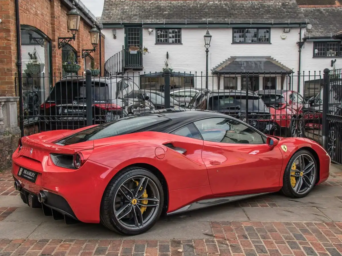 2018-ferrari-488-39-488-gtb-big-6