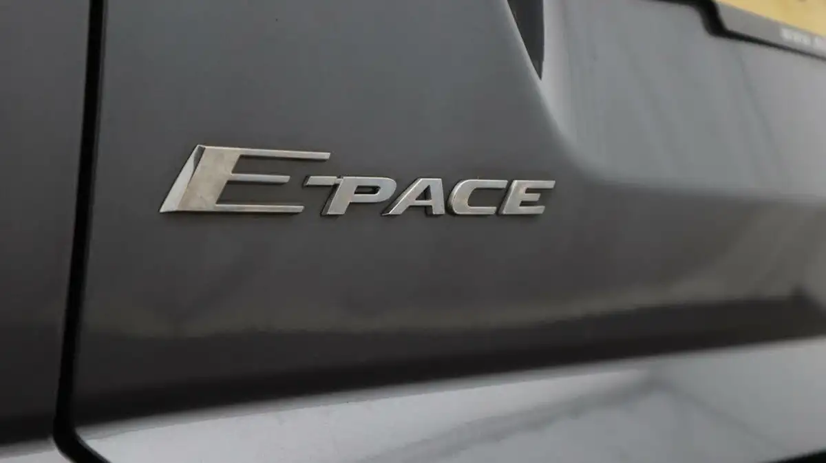 2020-jaguar-e-pace-20-i4d-r-dynamic-s-150ps-awd-auto-big-21