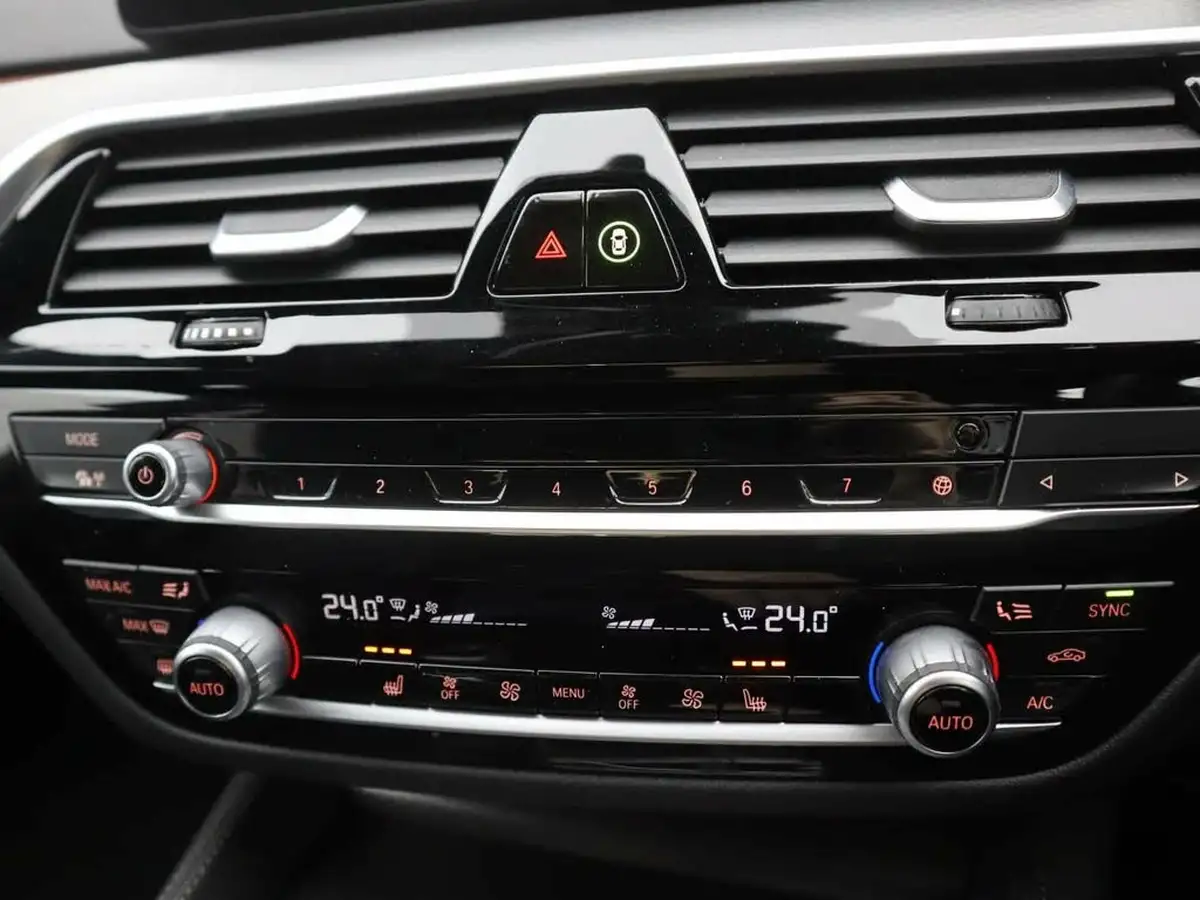 2021-bmw-5-series-20-520i-m-sport-mht-saloon-4d-big-16