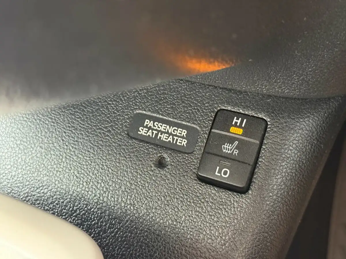 2016-toyota-prius-18-vvt-i-excel-big-26