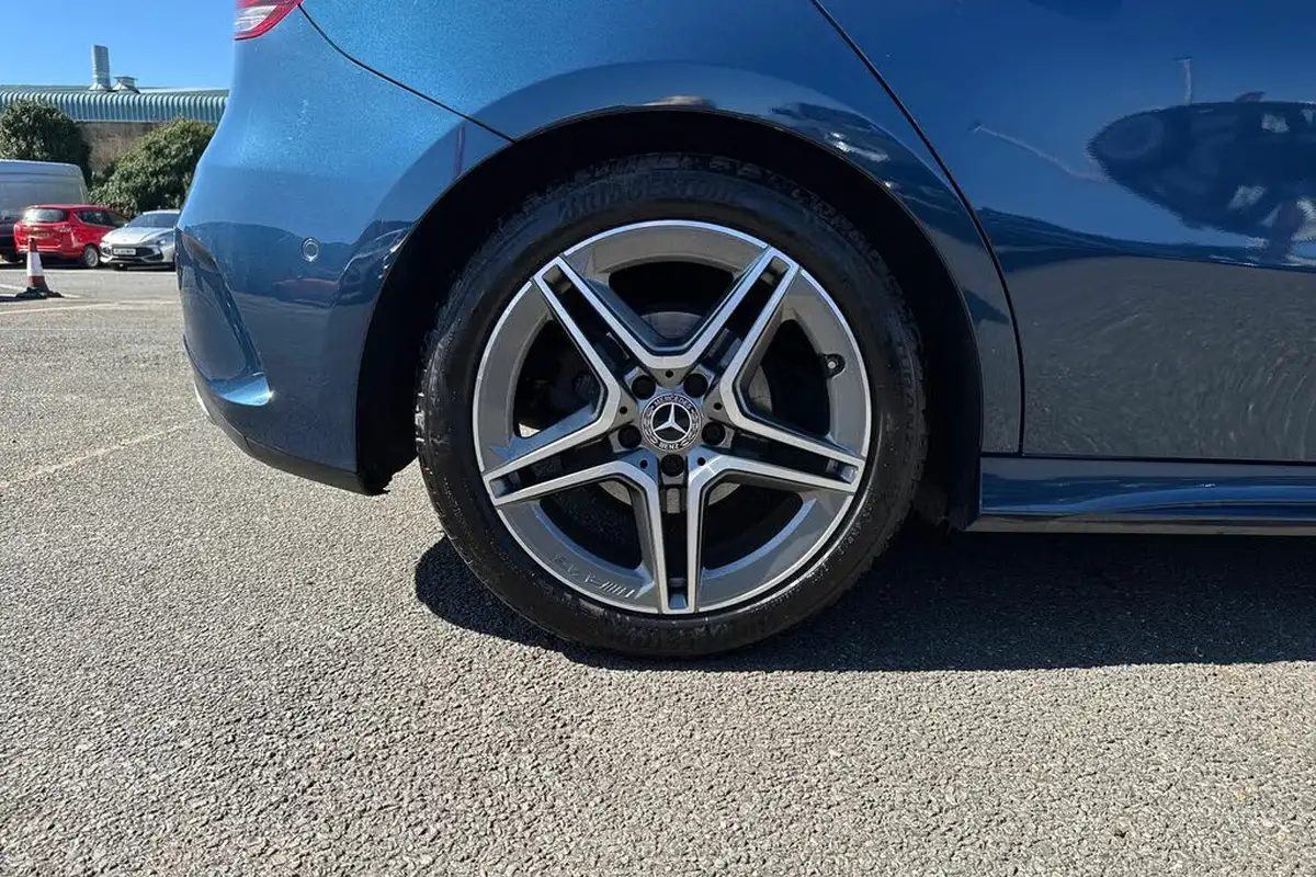 2019-mercedes-benz-a-class-20d-a200d-amg-line-premium-hatchback-5d-big-8