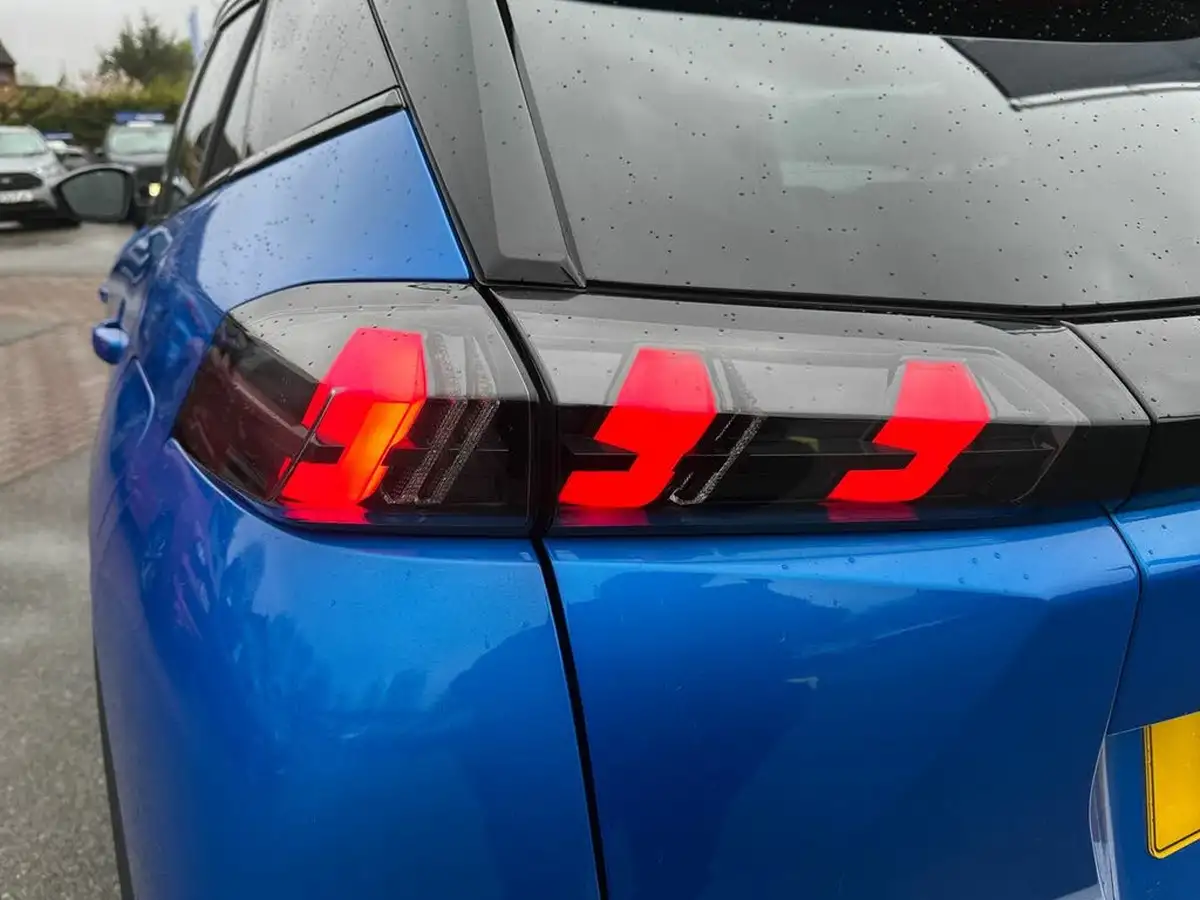 2021-peugeot-2008-suv-12-puretech-gt-premium-130bhp-eat8-big-32