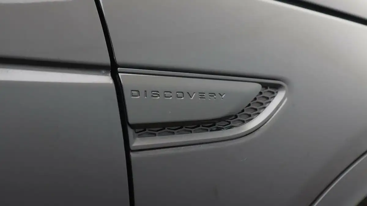 2021-land-rover-discovery-sport-20-d165-s-big-23