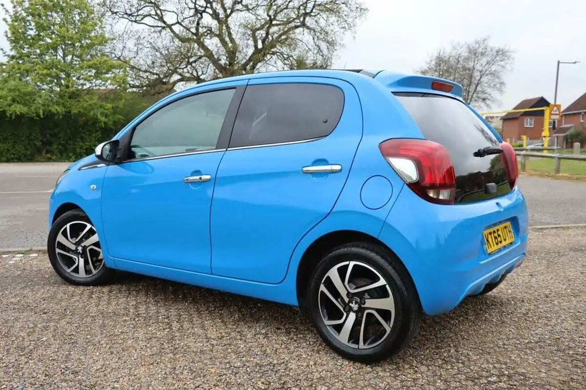 2016-peugeot-108-12-puretech-allure-top-5d-big-2