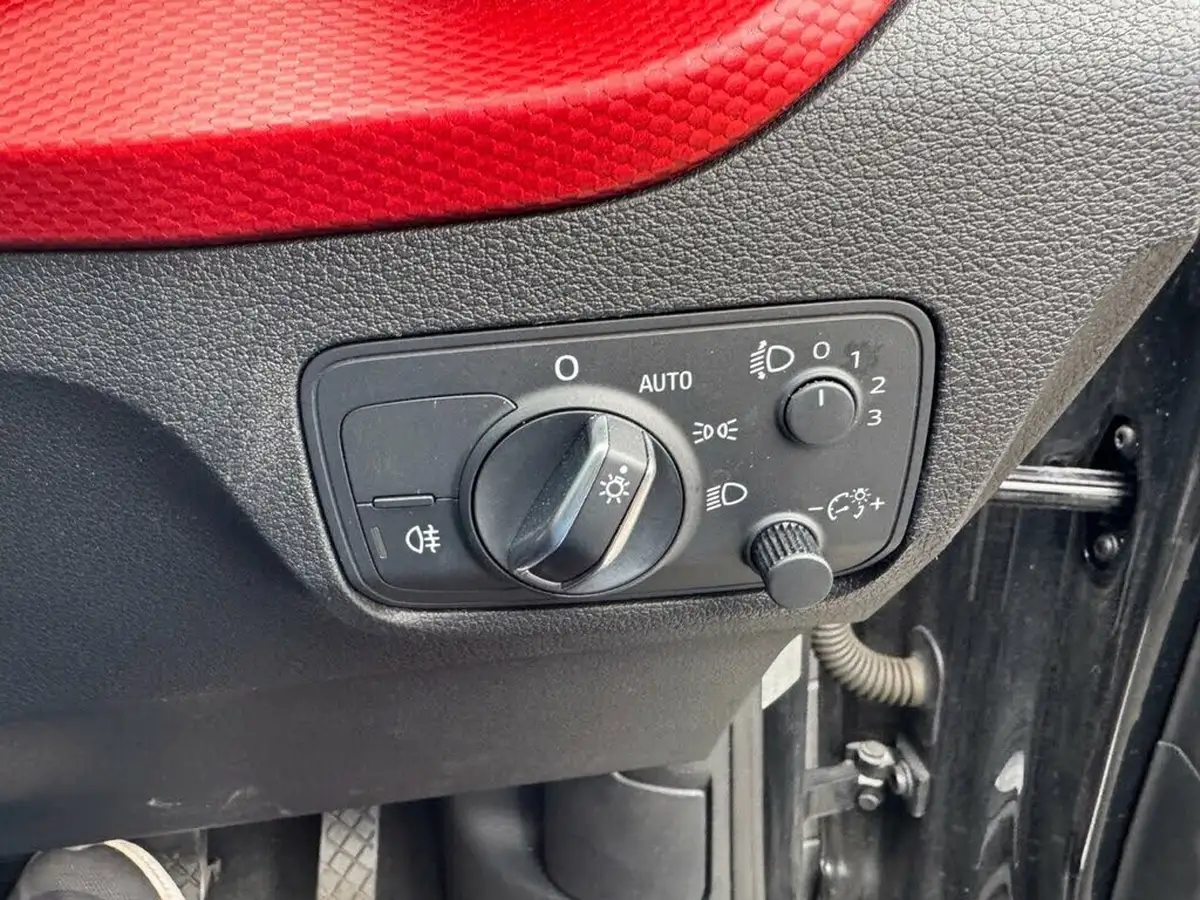 2019-audi-q2-10-30-tfsi-sport-big-28