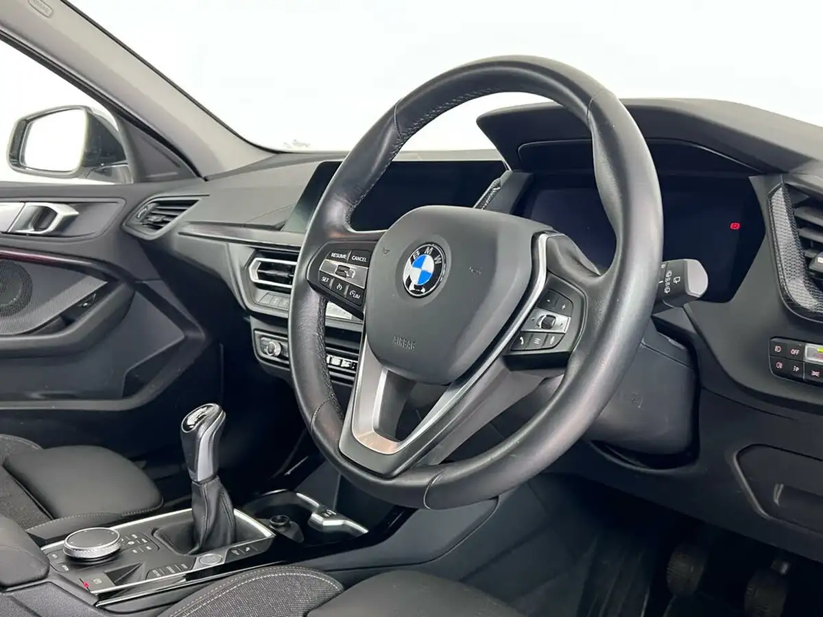 2021-bmw-1-series-15-118i-sport-lcp-big-11