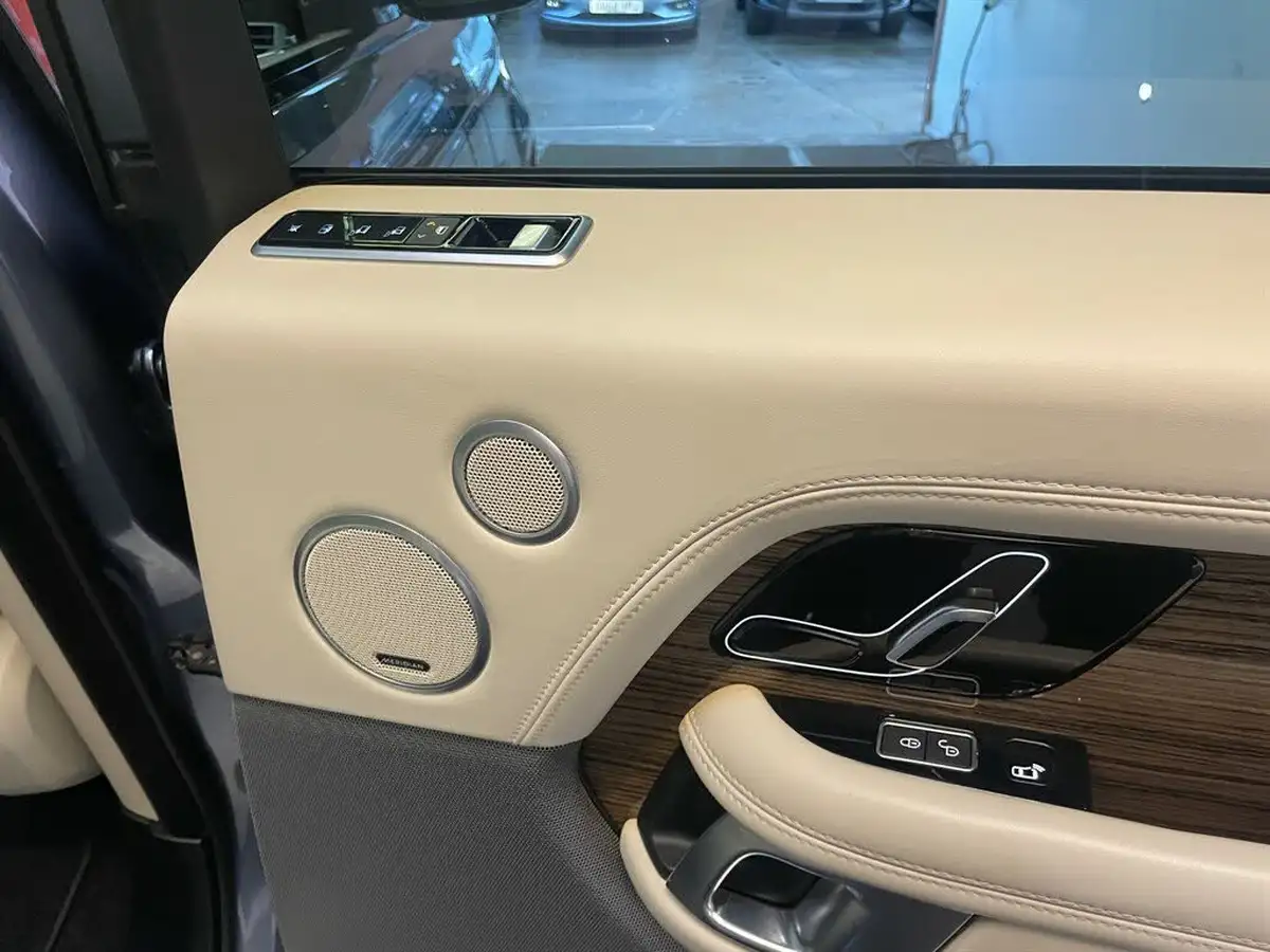 2020-land-rover-range-rover-20-p400e-vogue-se-big-18