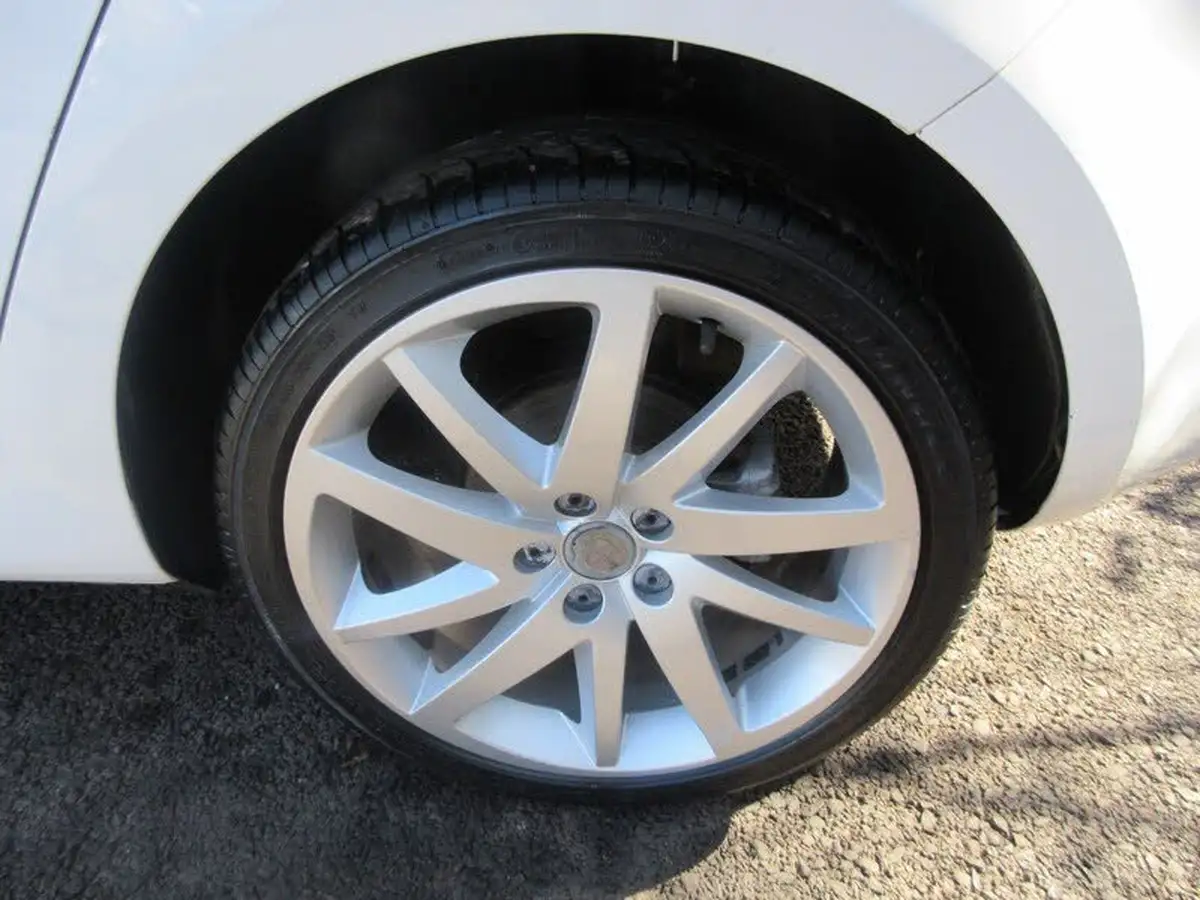 2013-seat-ibiza-12-fr-105-hatchback-5d-big-26