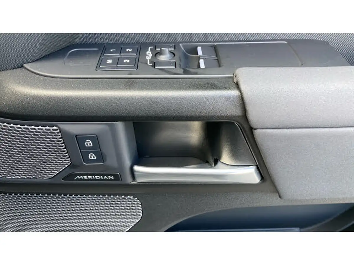 2024-land-rover-90-defender-30-d300-75th-edition-big-35