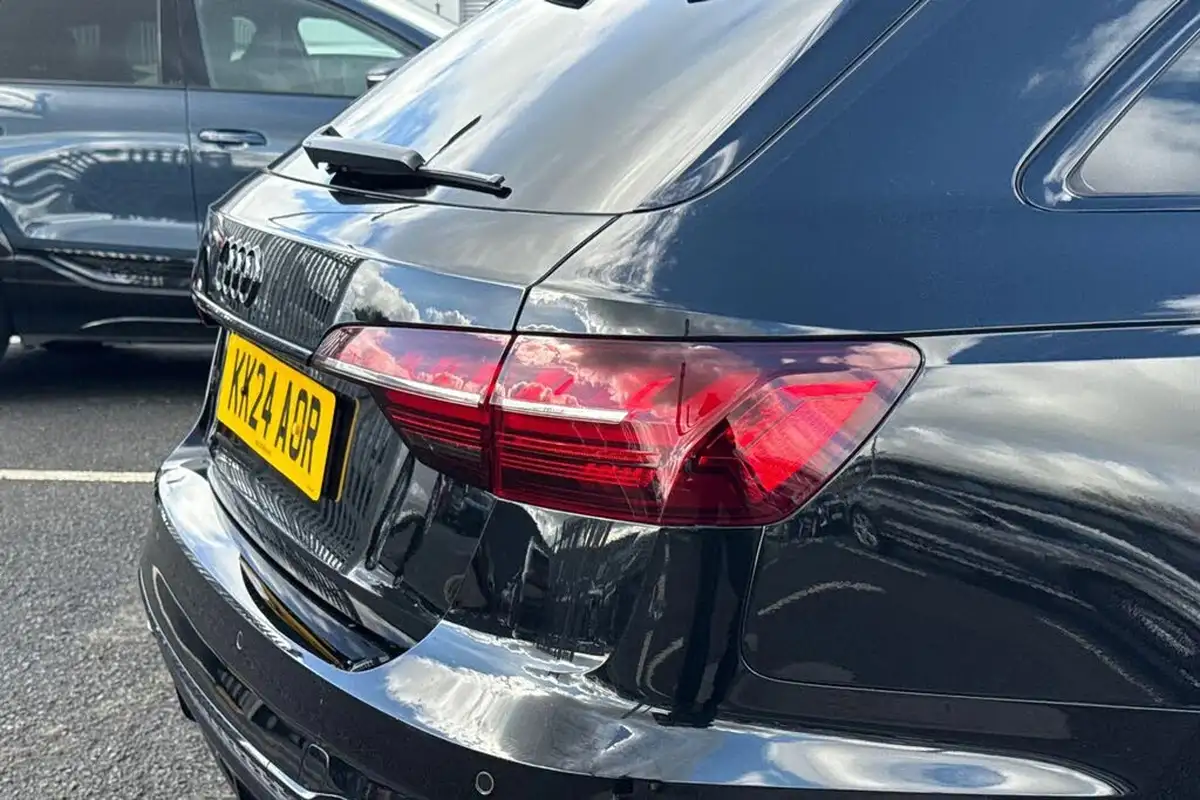 2024-audi-a4-avant-20-35-tdi-black-edition-big-14