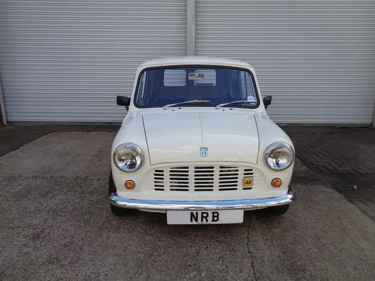 1980-austin-mini-big-1