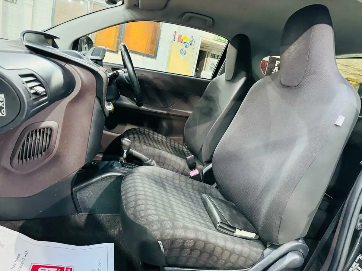 2009-toyota-iq-10-2-multidrive-big-12