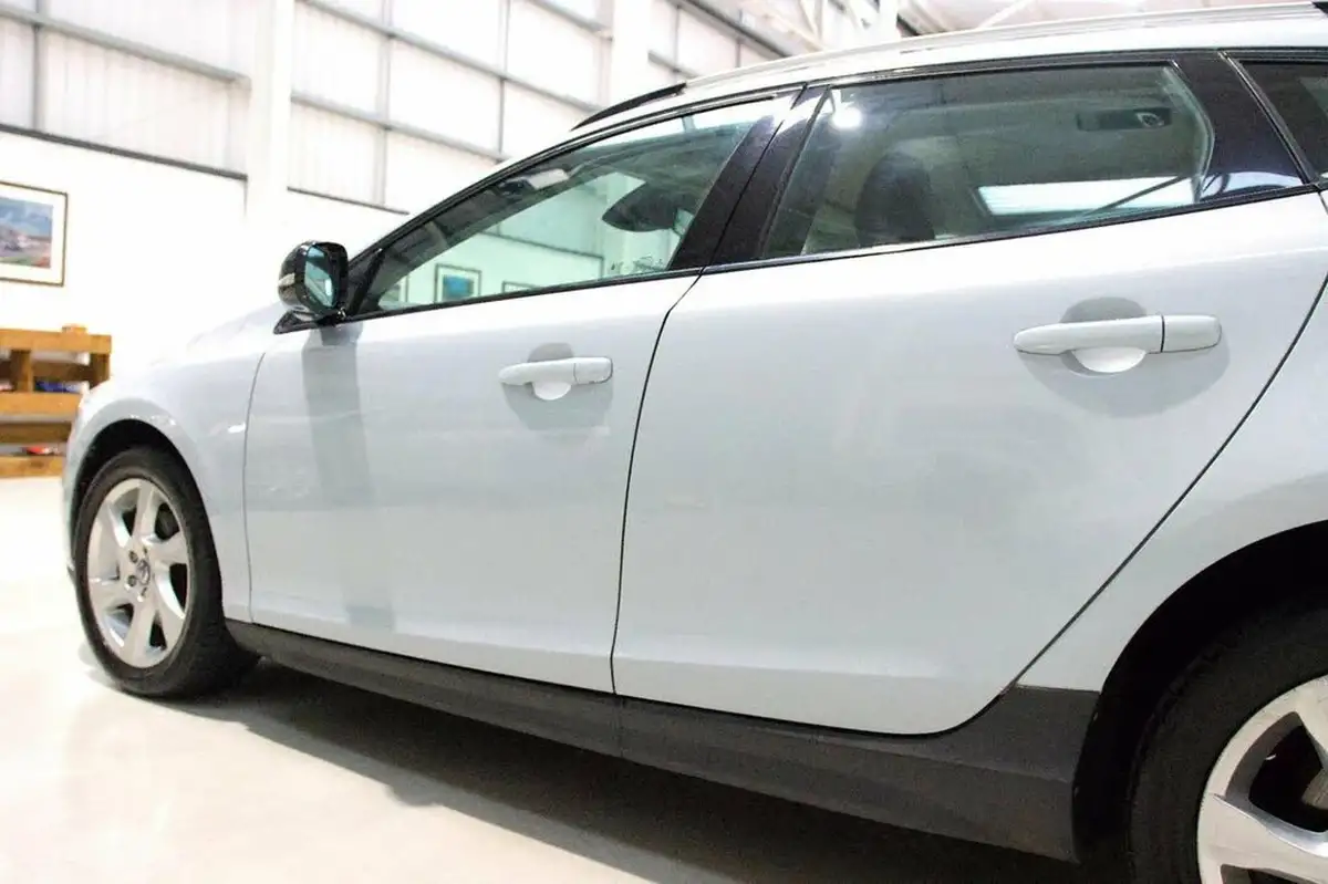2014-volvo-v40-16td-d2-cross-country-lux-nav-big-16