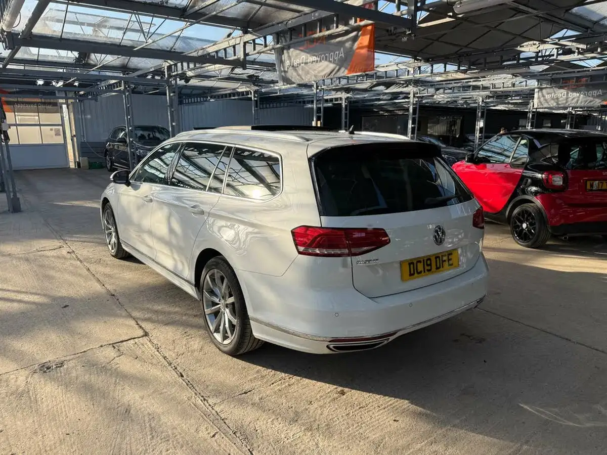2019-volkswagen-passat-15-tsi-r-line-estate-5d-big-10