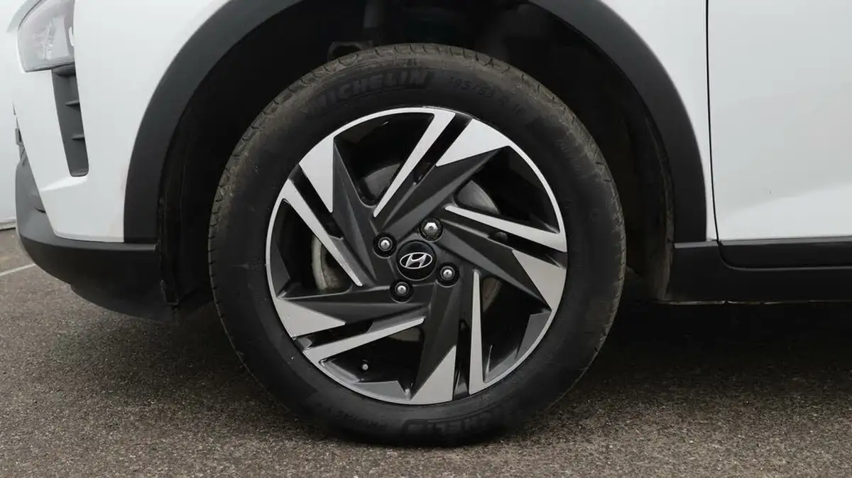 2023-hyundai-bayon-10-t-gdi-se-connect-big-18