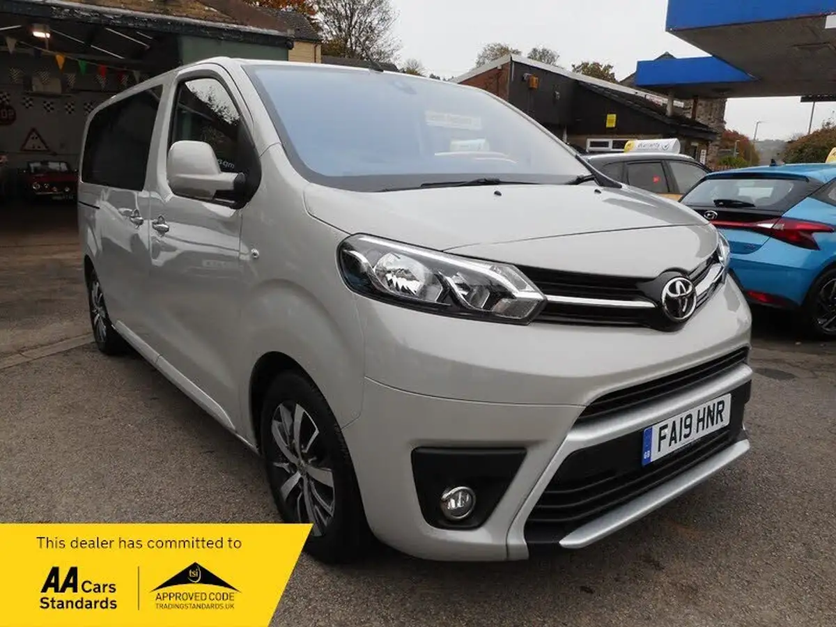 2019-toyota-proace-big-0
