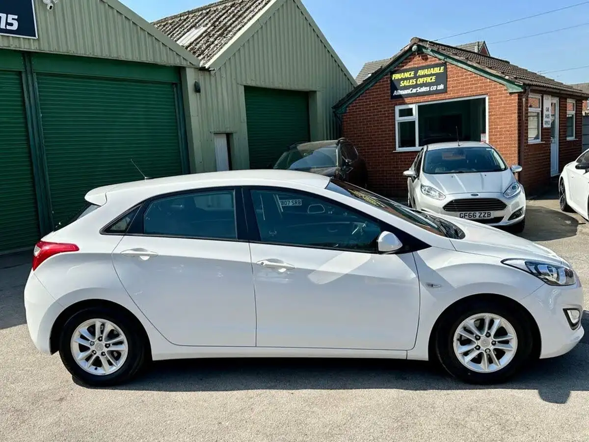 2012-hyundai-i30-16td-active-blue-drive-isg-big-4