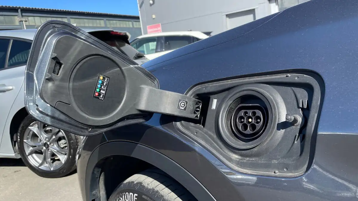 2022-bmw-x1-15-xdrive-25e-phev-xline-big-20