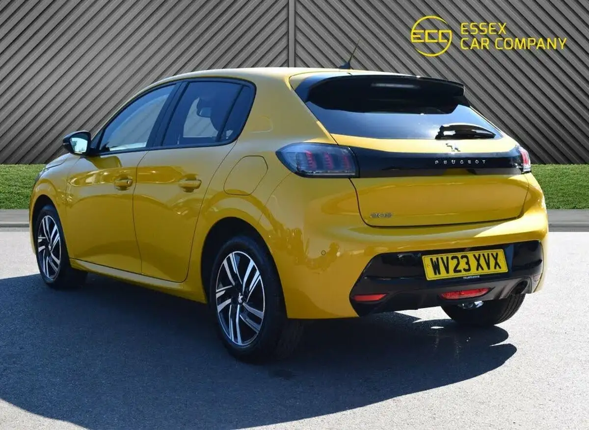 2023-peugeot-208-12-puretech-allure-premium-100ps-big-10