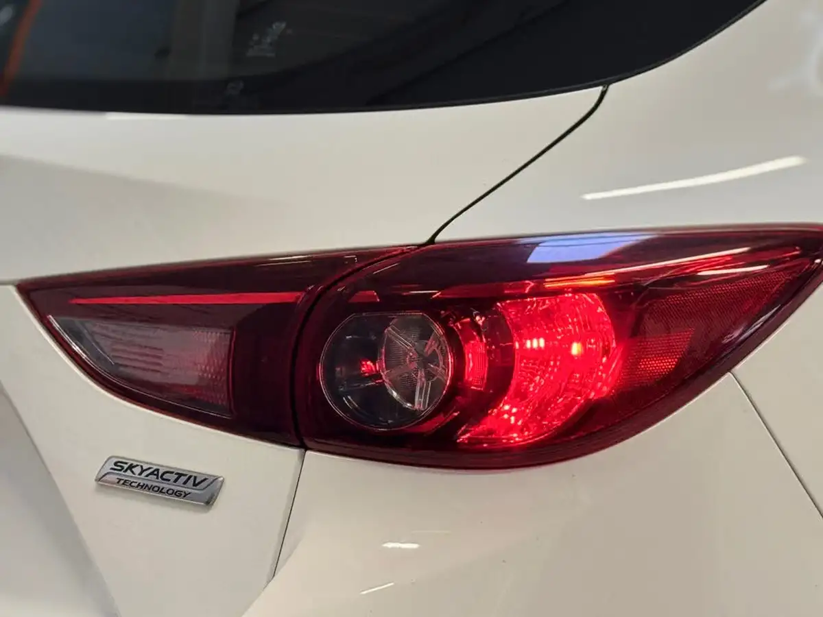 2016-mazda-mazda3-15-se-nav-big-23