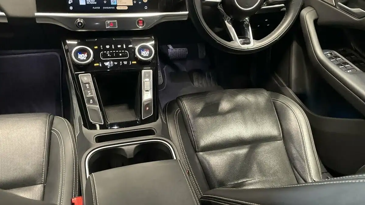 2022-jaguar-i-pace-ev400-black-big-14