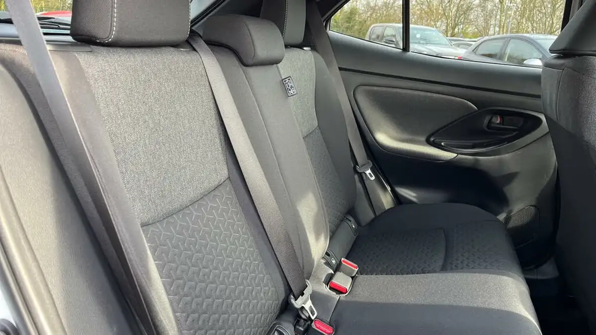 2022-toyota-yaris-15-vvt-i-design-panoramic-roof-big-11