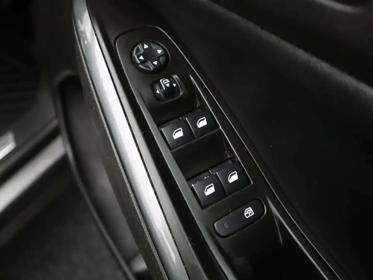 2019-vauxhall-grandland-x-12-sport-nav-auto-big-17