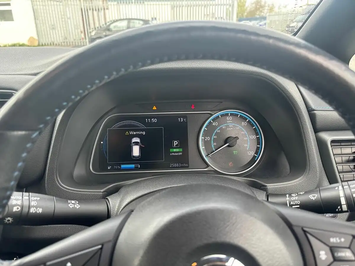 2019-nissan-leaf-e-tekna-big-19