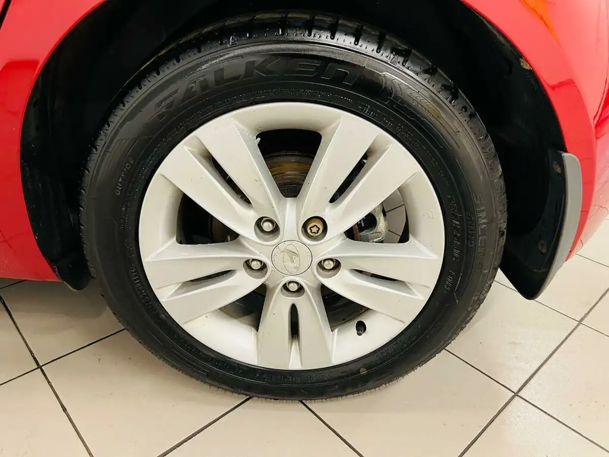 2011-hyundai-ix20-16-style-big-18