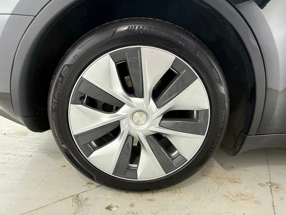 2023-tesla-model-y-e-rwd-big-26