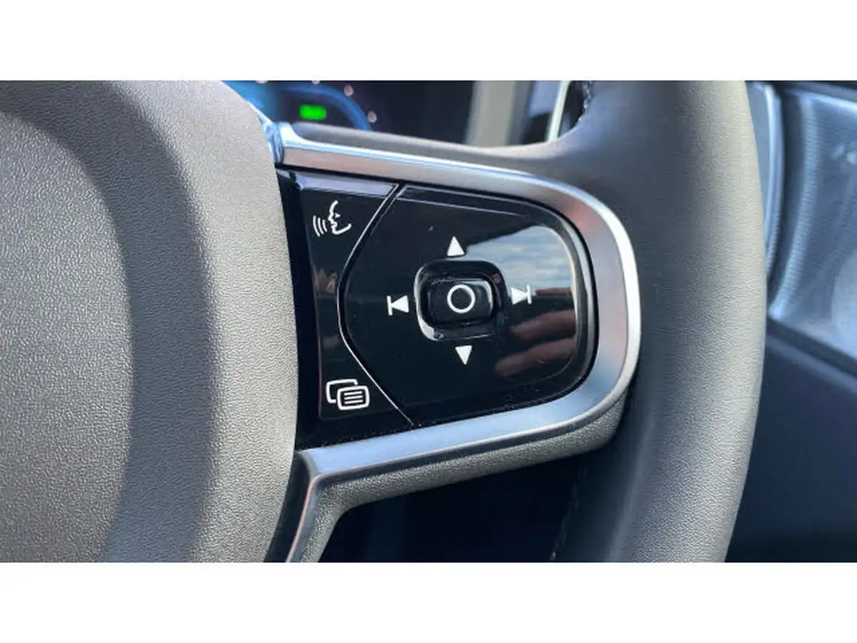 2024-volvo-xc60-20-t8-ultra-dark-big-18