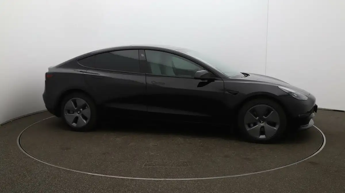 2020-tesla-model-3-e-long-range-big-40