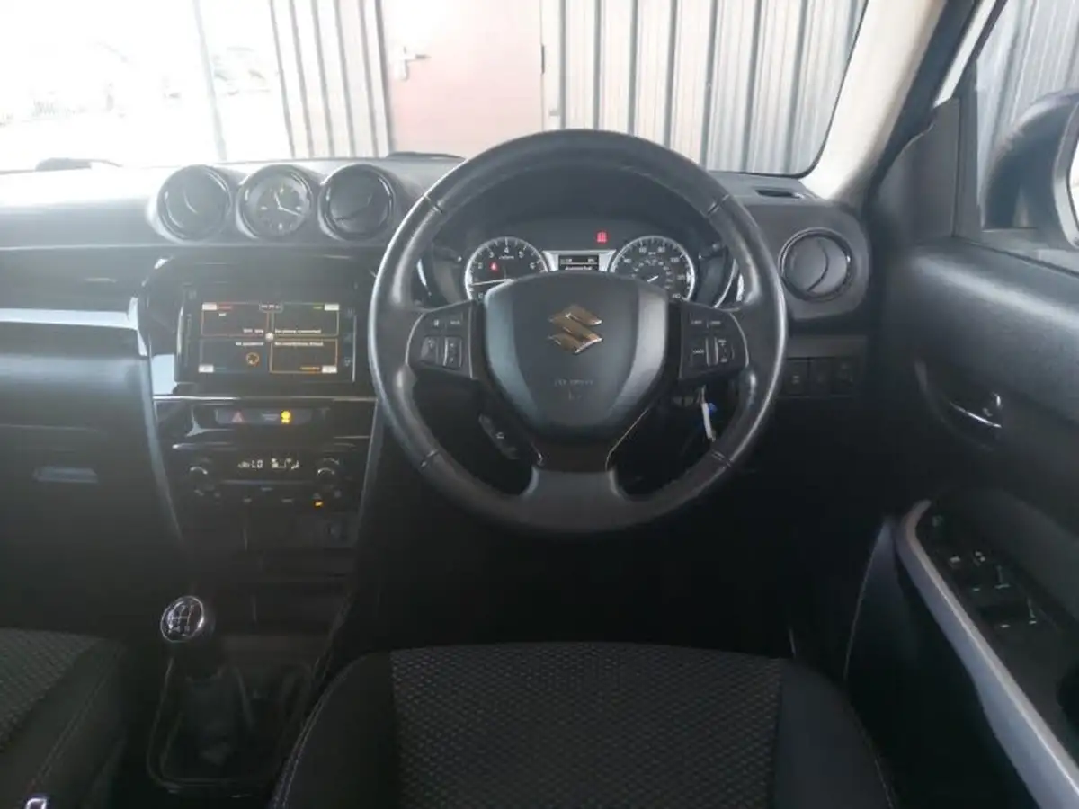 2017-suzuki-vitara-16-kuro-big-6