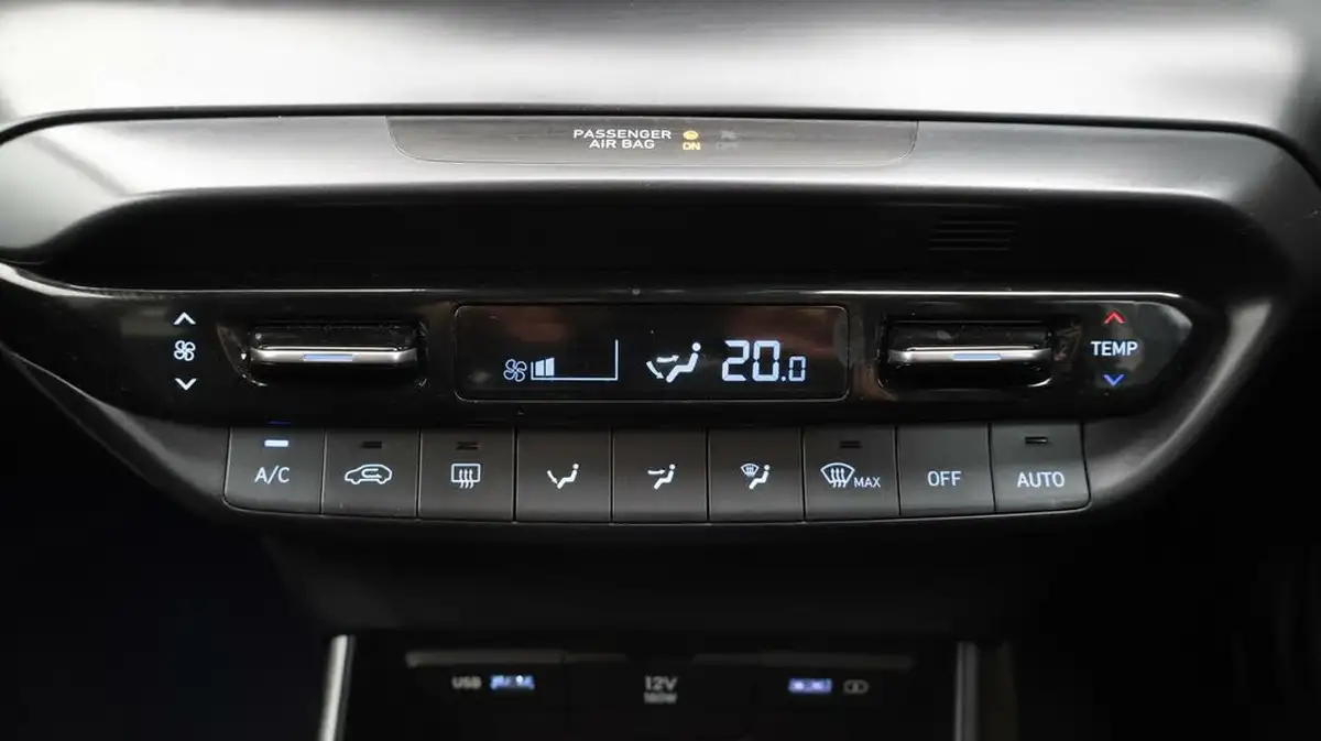 2022-hyundai-bayon-10-t-gdi-premium-100ps-dct-big-12