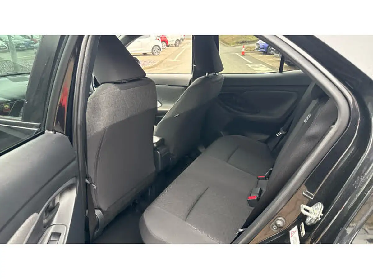 2022-toyota-yaris-15-vvt-i-design-panoramic-roof-big-12