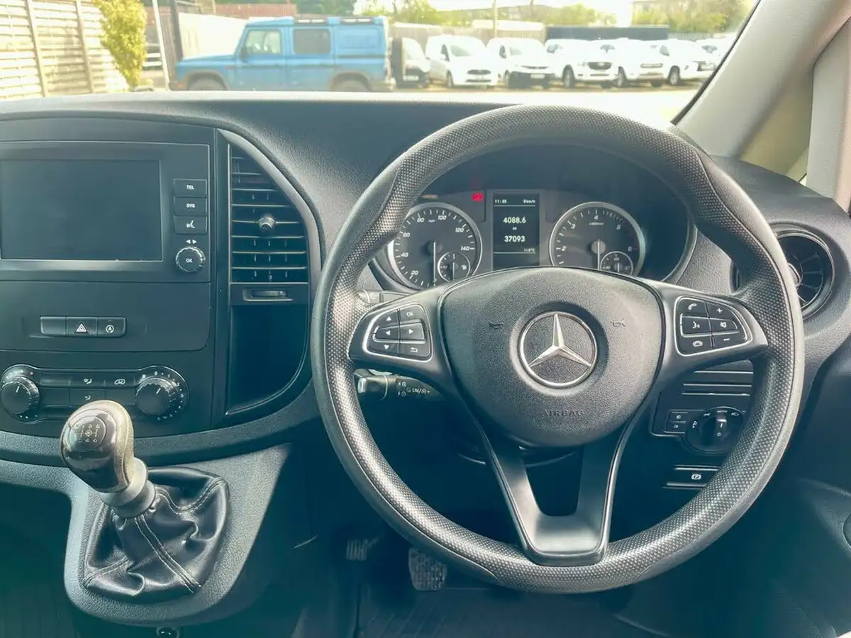2021-mercedes-benz-vito-18-cdi-114-progressive-l2-panel-big-15