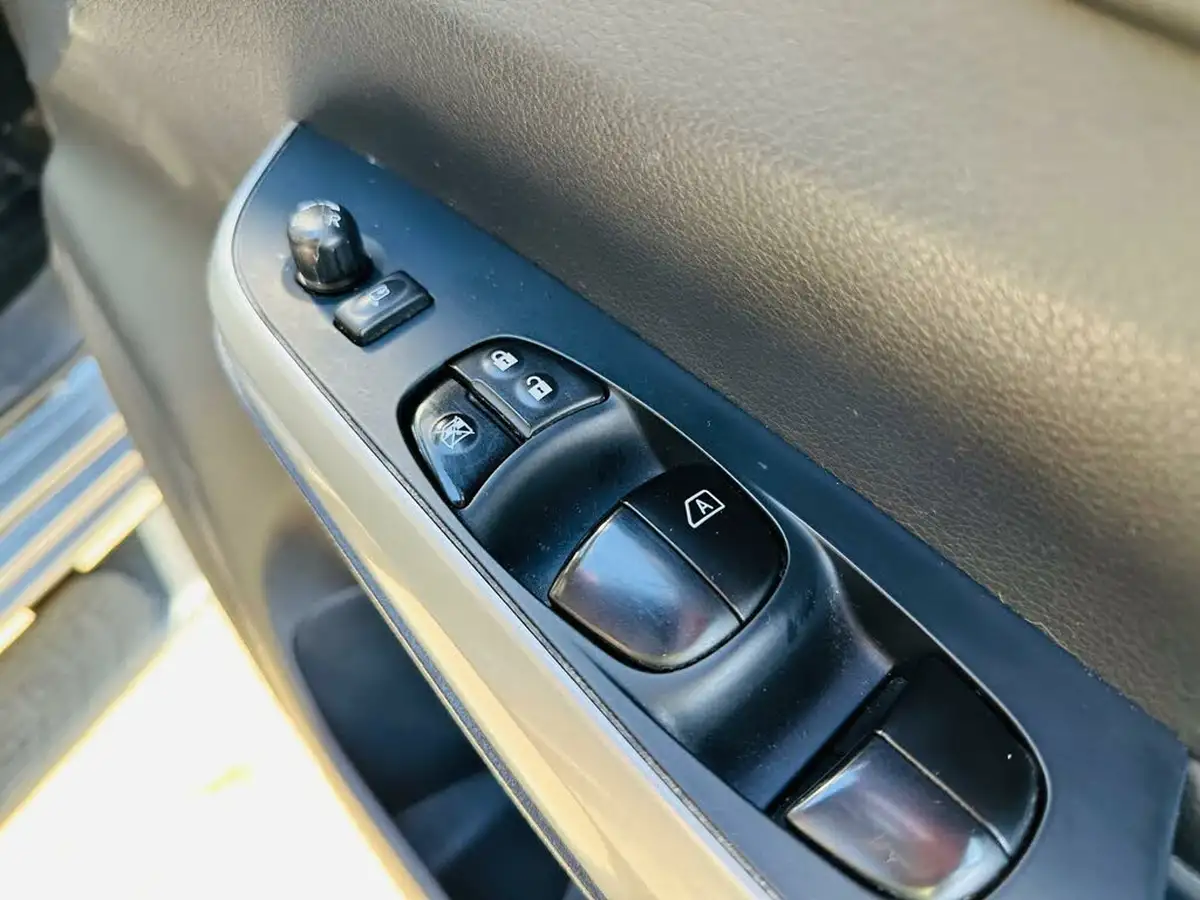 2019-nissan-navara-23dci-tt-n-guard-8-navileathersunroof-auto-big-56