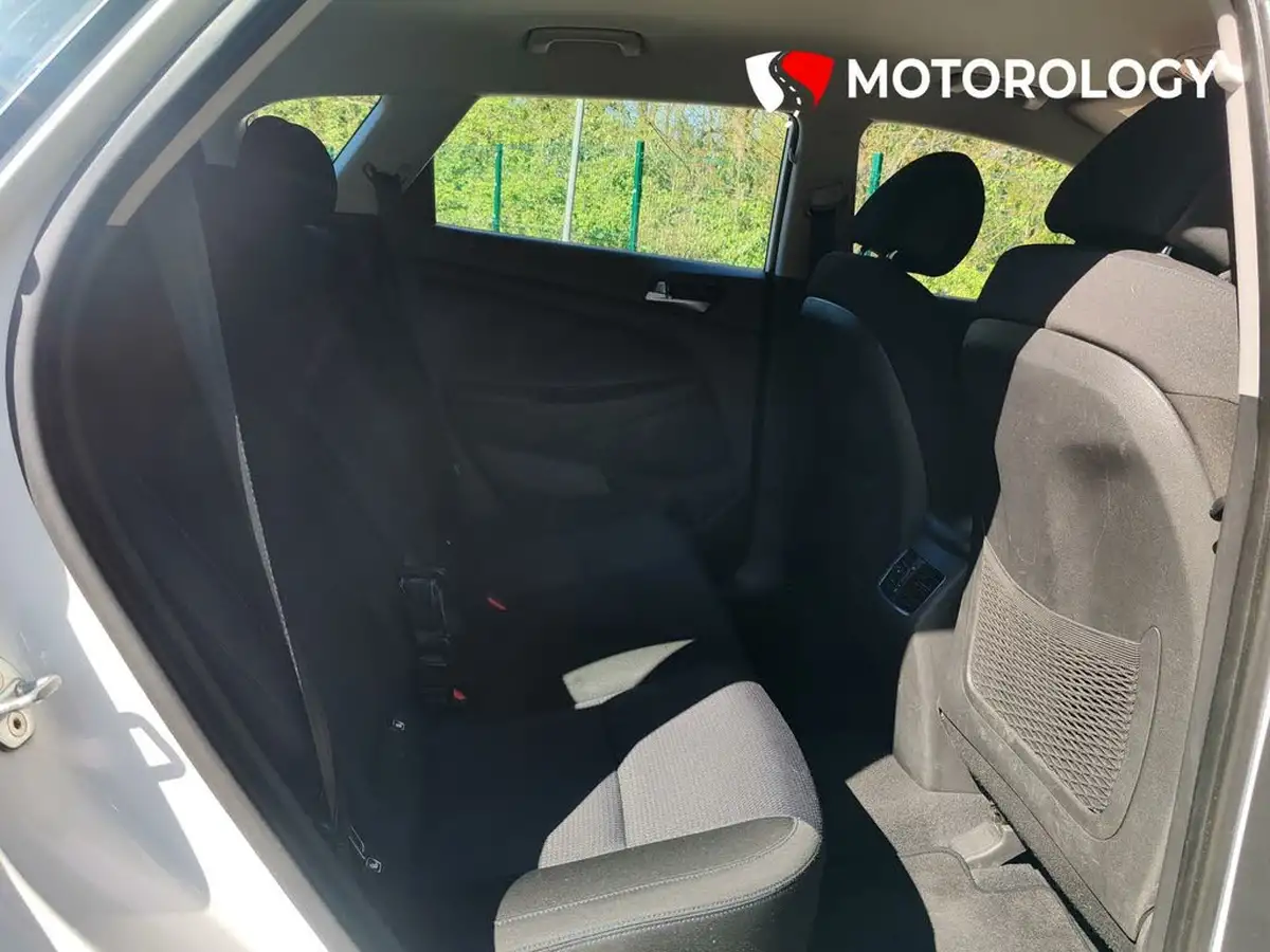 2017-hyundai-tucson-17crdi-blue-drive-se-nav-116ps-big-25