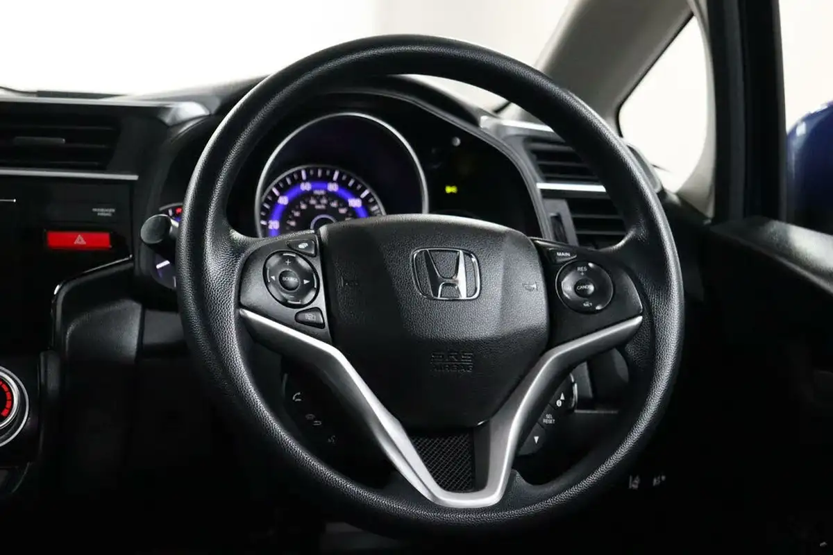 2015-honda-jazz-13-i-vtec-se-cvt-big-38
