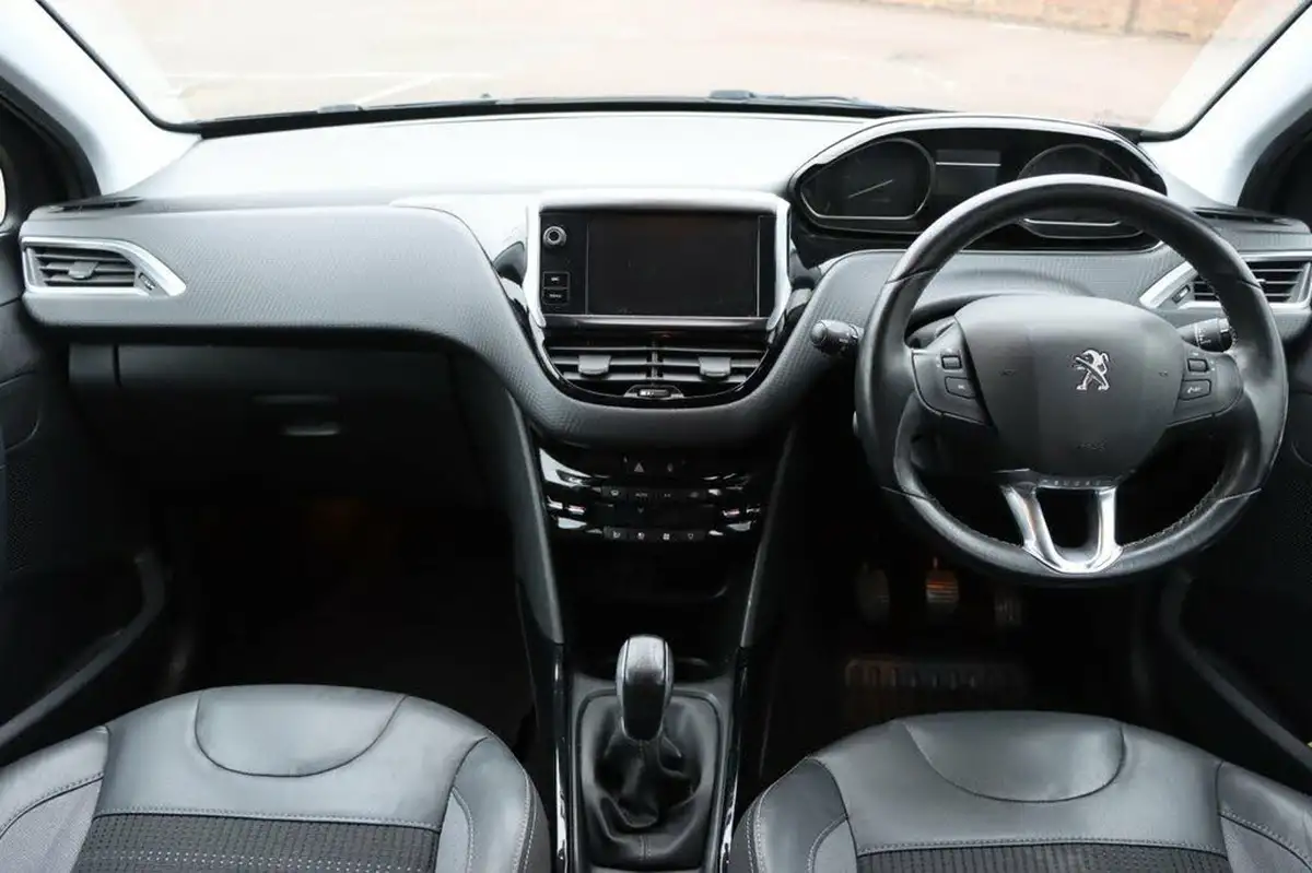 2017-peugeot-2008-suv-12-puretech-allure-82bhp-big-12