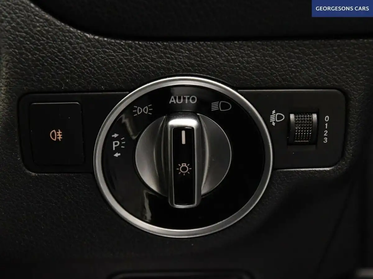 2015-mercedes-benz-gla-class-21d-gla-200d-amg-line-ss-big-44