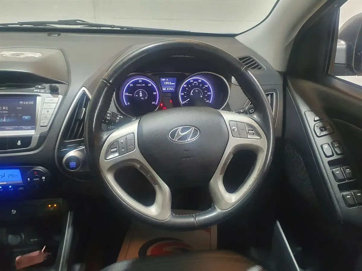 2012-hyundai-ix35-20td-premium-4wd-big-38