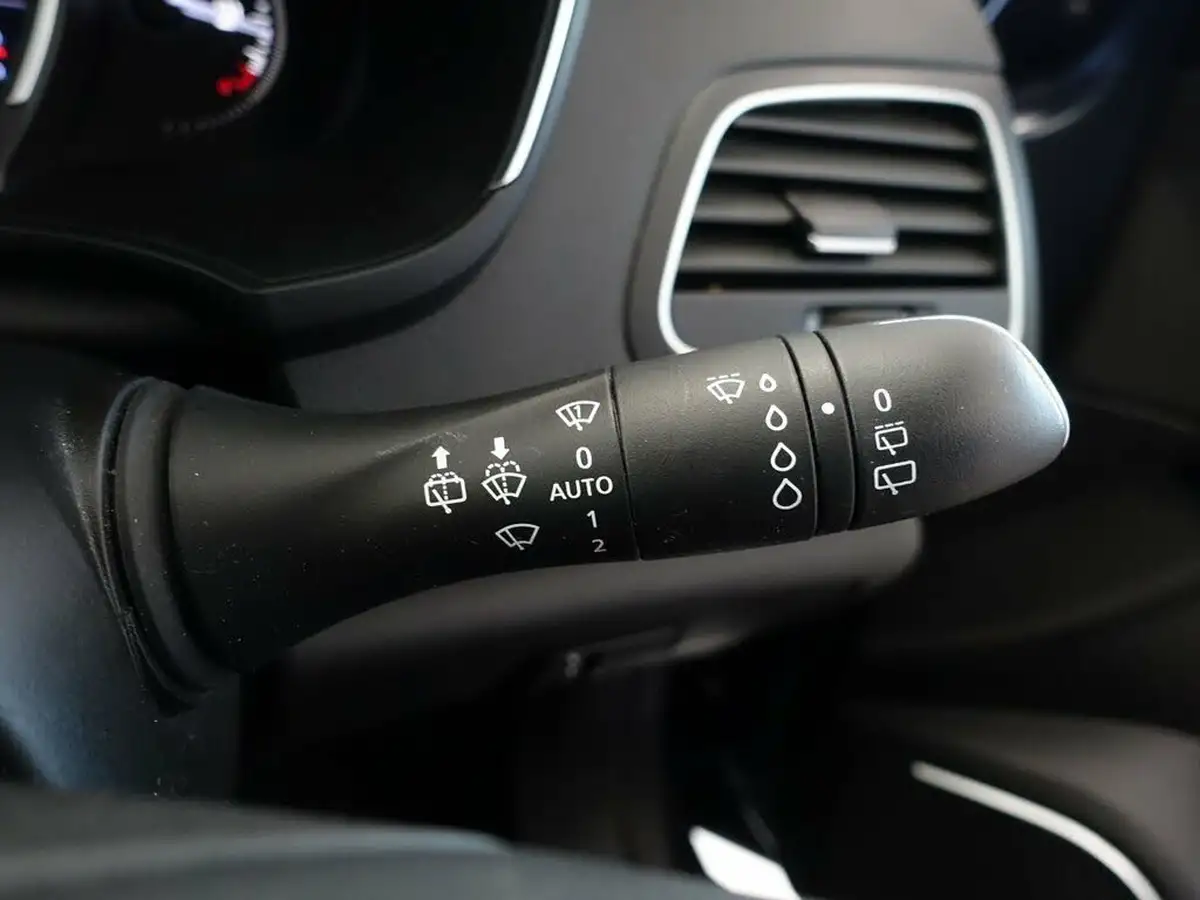 2019-renault-megane-13-tce-iconic-hatchback-big-20