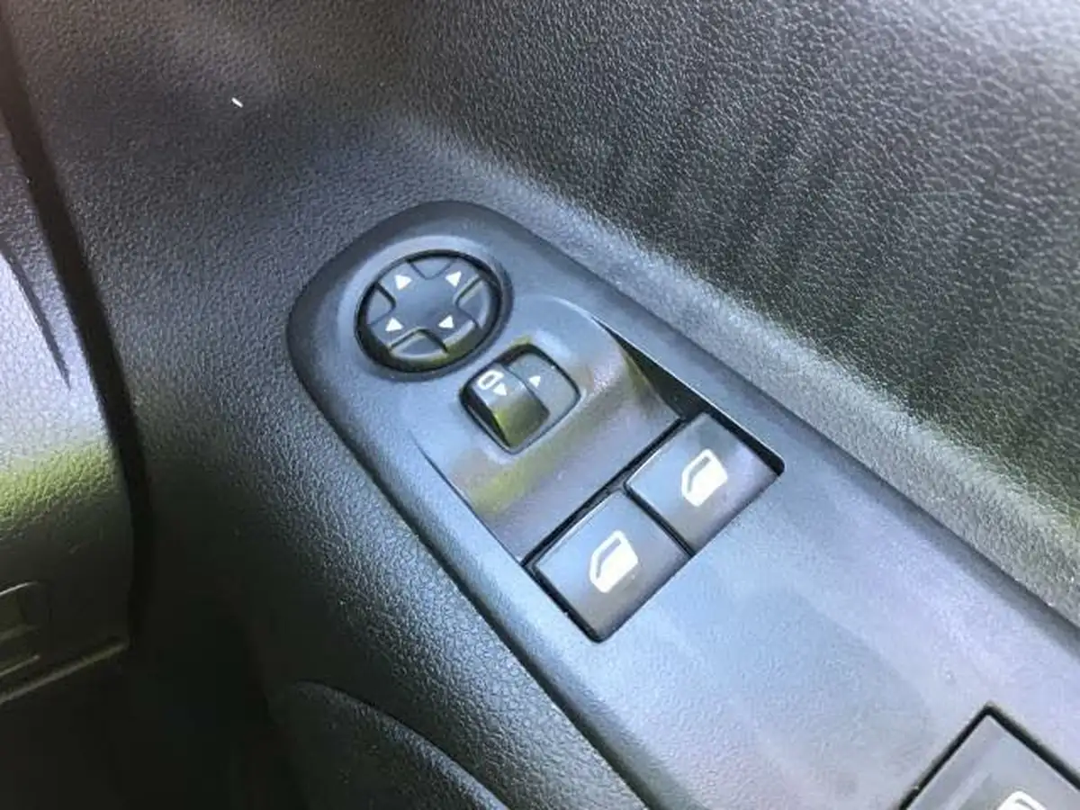 2021-peugeot-partner-15-bluehdi-1000-professional-100ps-eu6dt-panel-big-26