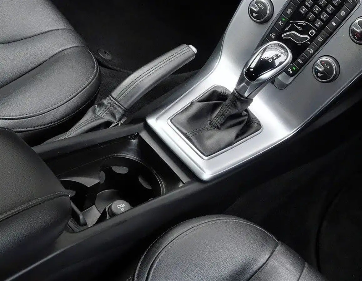 2018-volvo-v40-20td-d4-inscription-geartronic-big-28