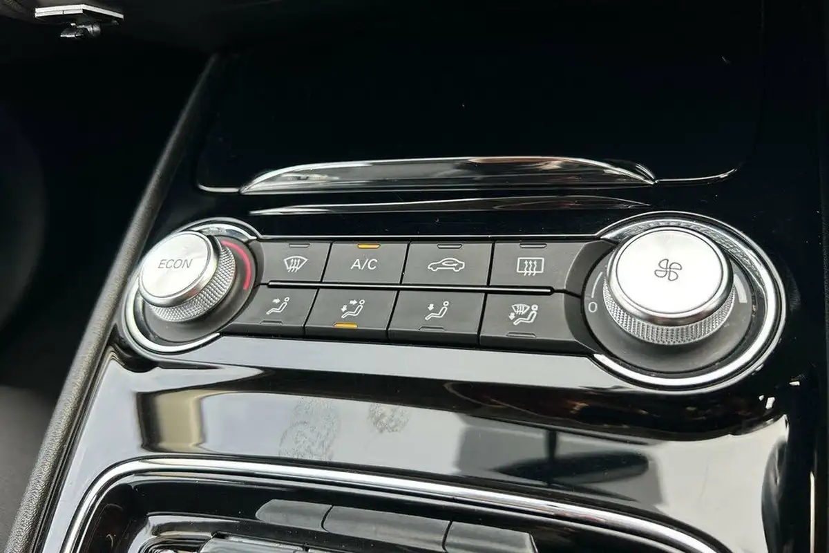 2021-mg-mg5-e-excite-ev-big-11