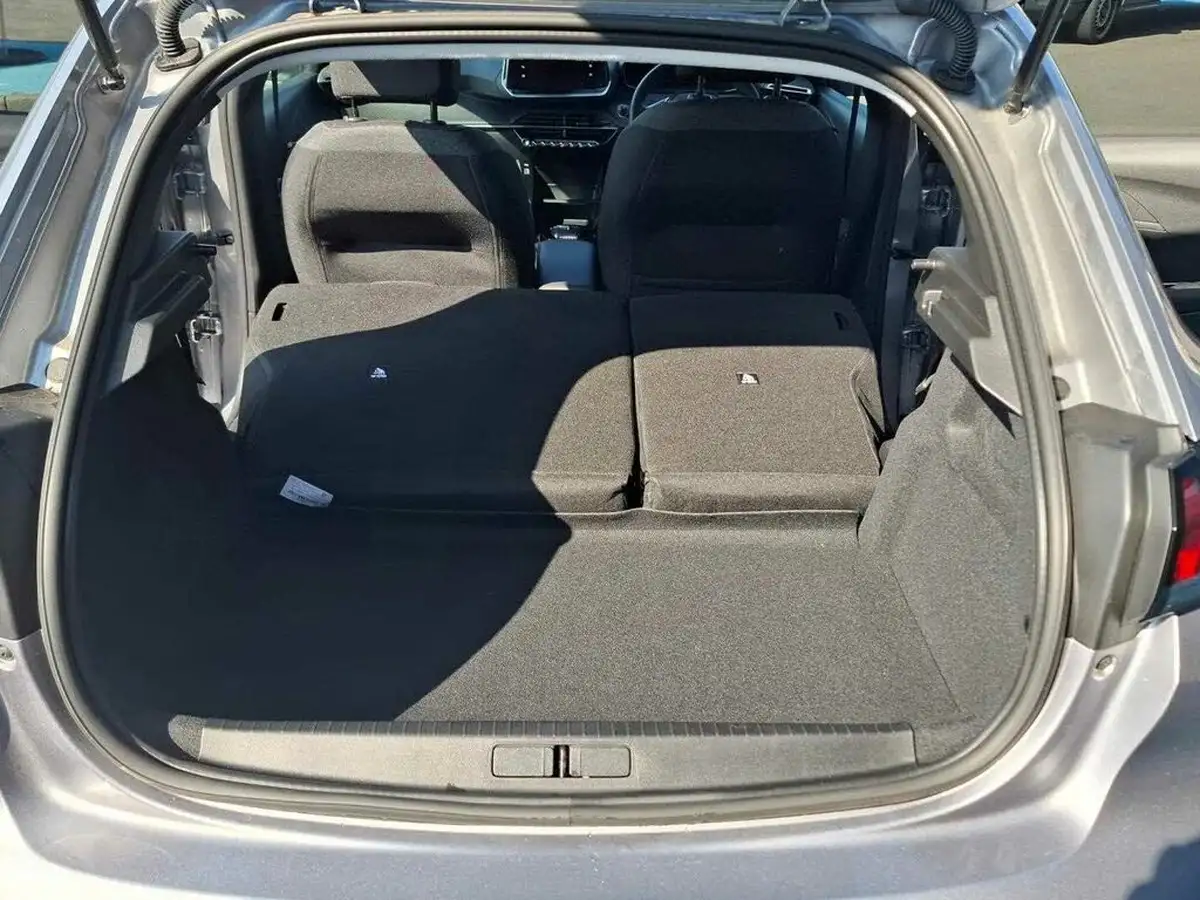 2023-peugeot-208-e-active-premium-136bhp-big-17