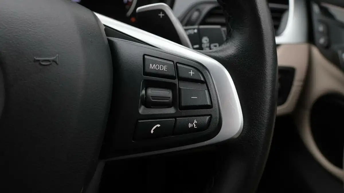 2021-bmw-x1-20-xdrive20i-xline-big-25