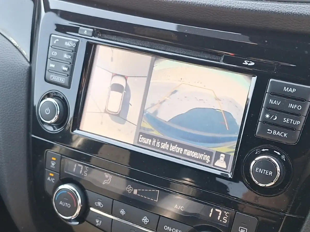 2017-nissan-qashqai-15dci-n-vision-18in-big-18