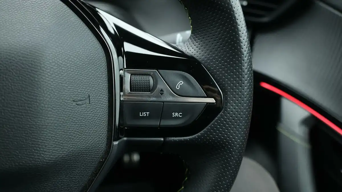 2022-peugeot-2008-suv-12-puretech-gt-big-26